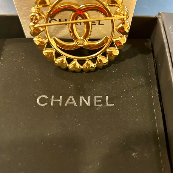 💝Auth Brand New Chanel Gold CC Brooch 💝 - Picture 7 of 7